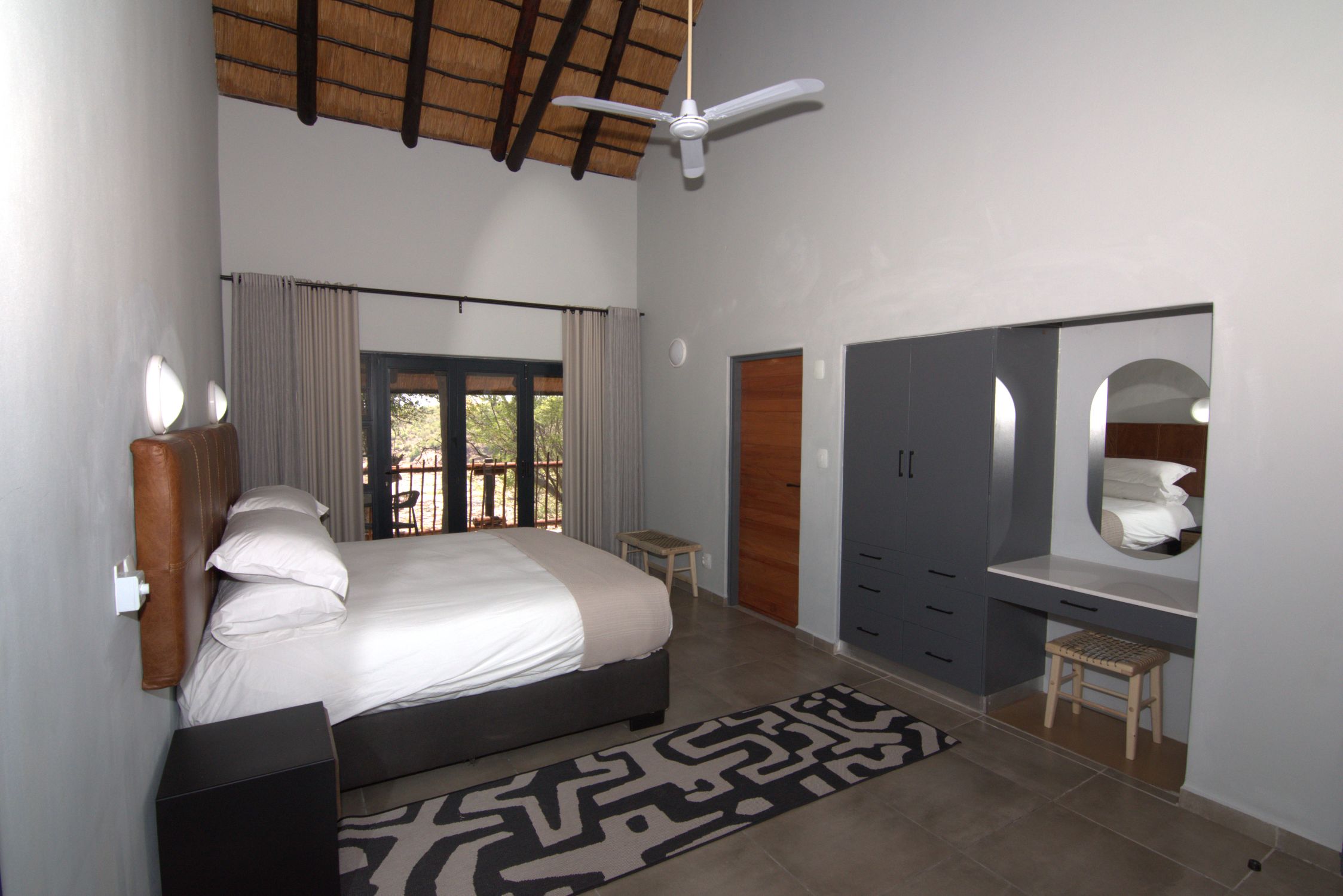 2nd bedroom at Nshawu Guest House in Olifants camp