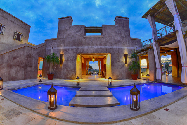HDR image of Onguma the Fort Courtyard