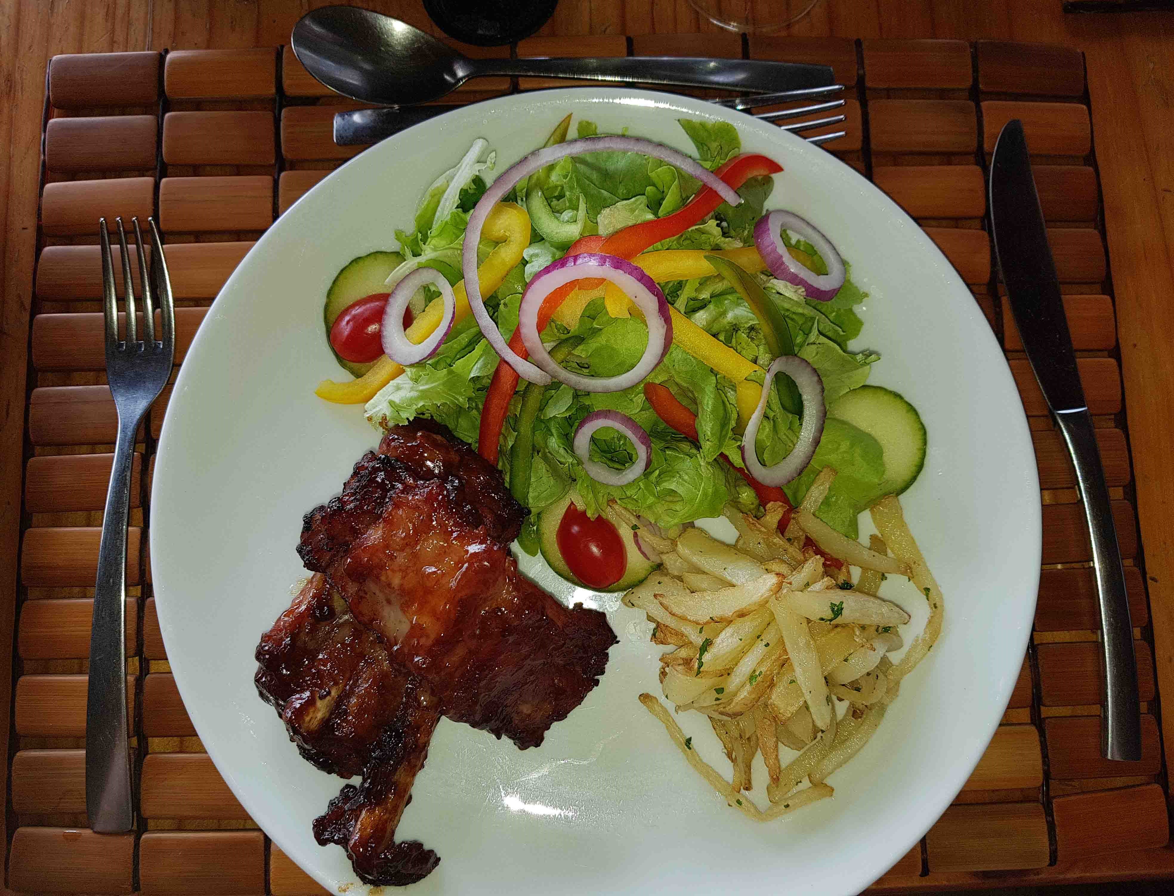 Buffalo Ridge ribs chips and salad