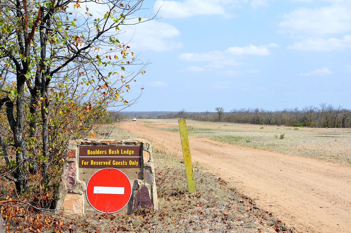 Boulders Bush Lodge private entry road