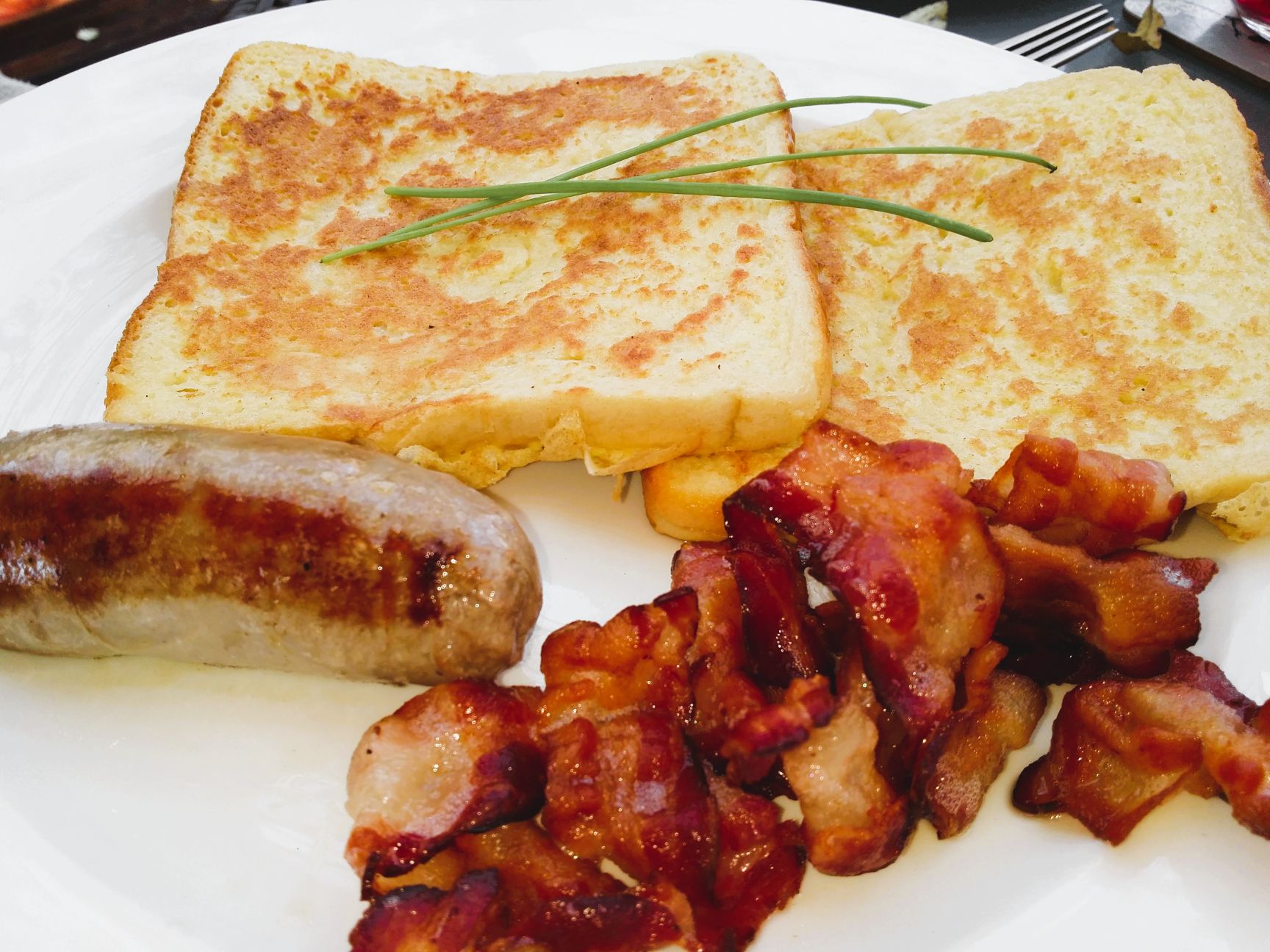 Breakfast of French toast and bacon at Motswiri Private Safari Lodge