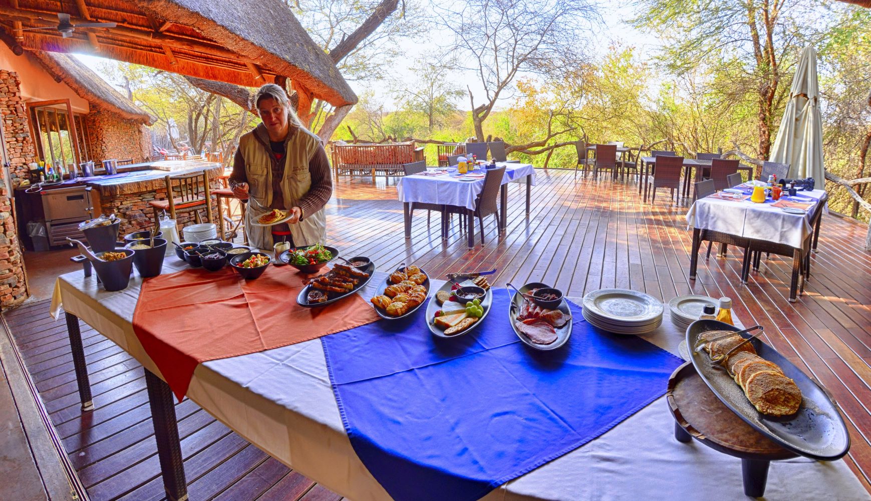 Jen at breakfast at Makanyane Safari Lodge