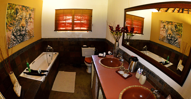 Shingwedzi bathroom at Kambaku Shingwedzi bathroom at Kambaku