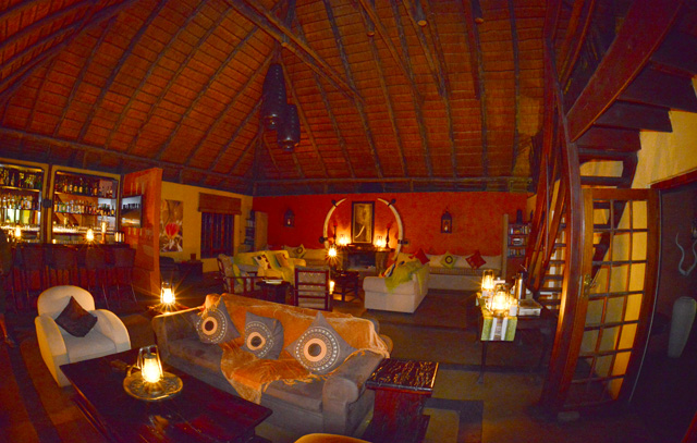 Warm Kambaku lounge