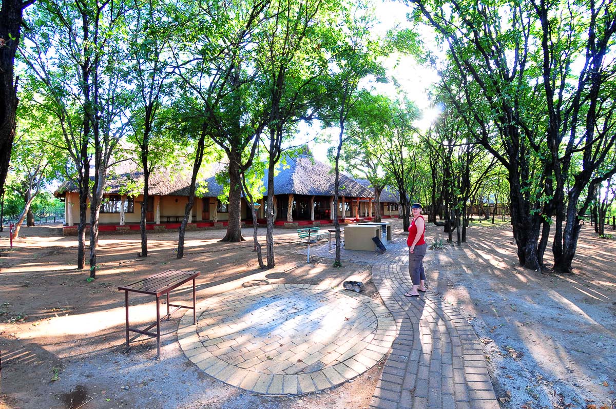 Front view of Fish Eagle Guest House in Letaba camp
