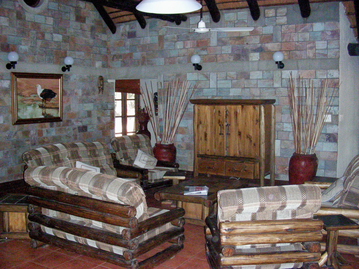 The lounge in Fish Eagle Guest House