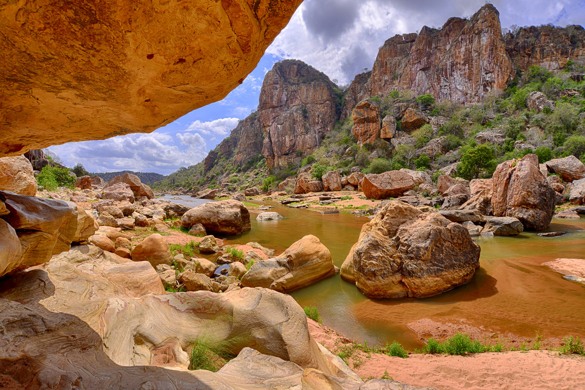 Image of the Luvuvhu River taken on a guided game drive in the Pafuri area in the northern Kruger National Park