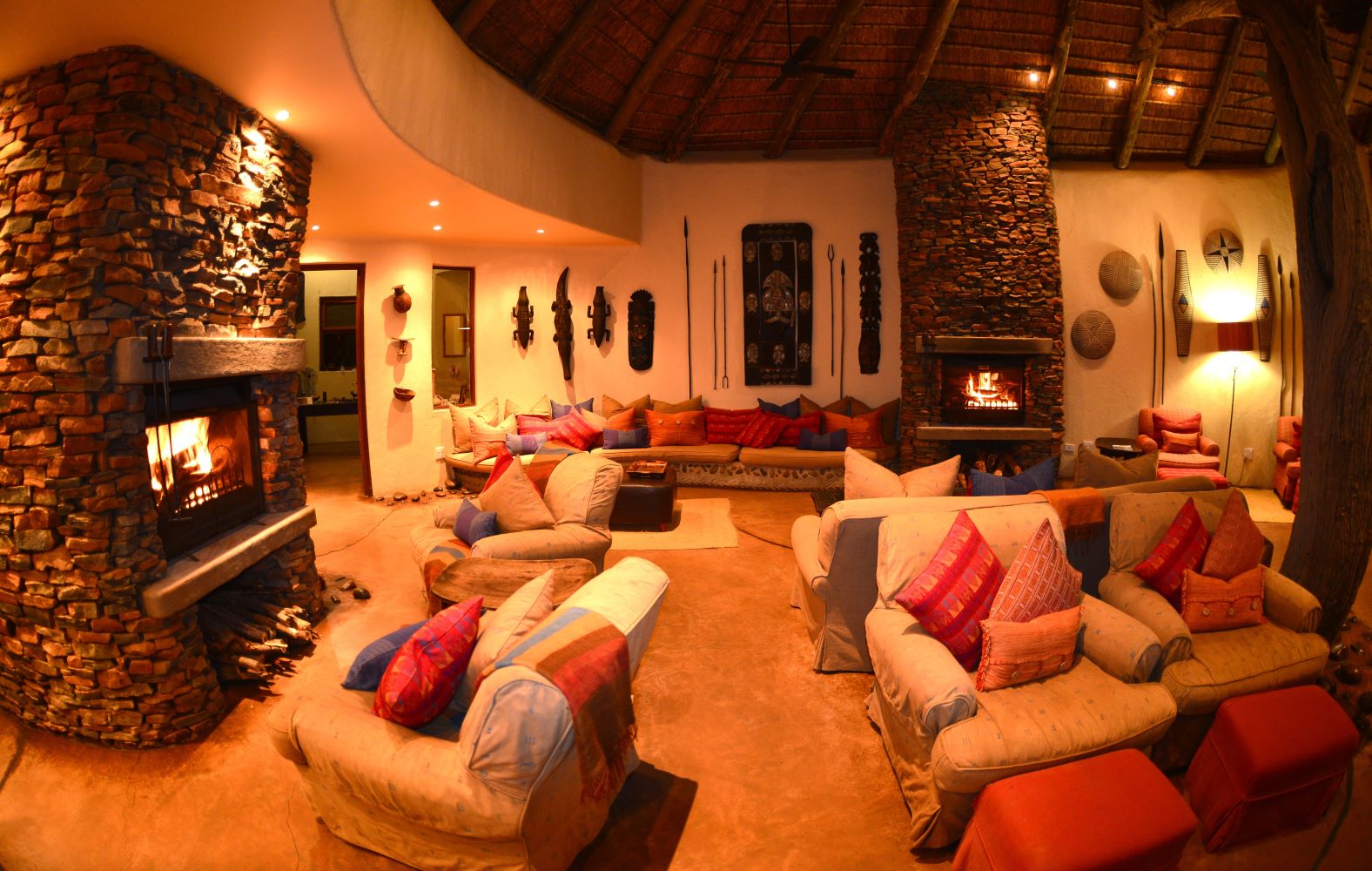 Makanyanes lounge with fireplace