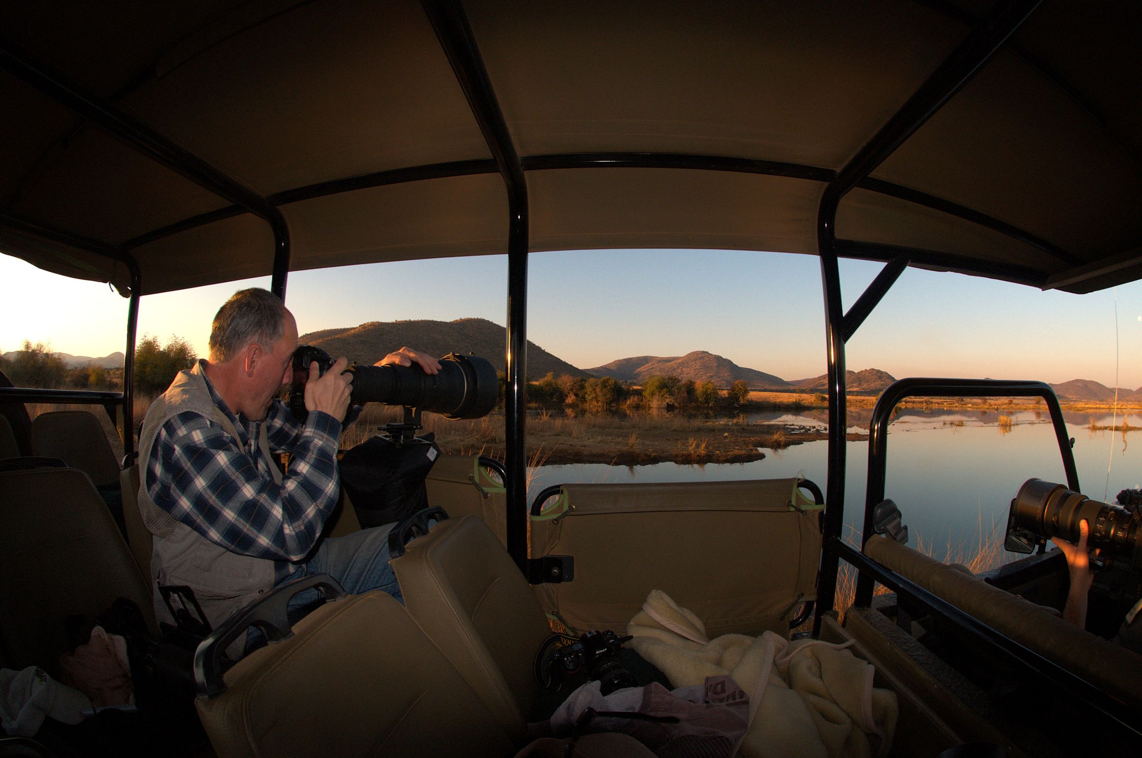 Mario and Ed photographing from the game viewer