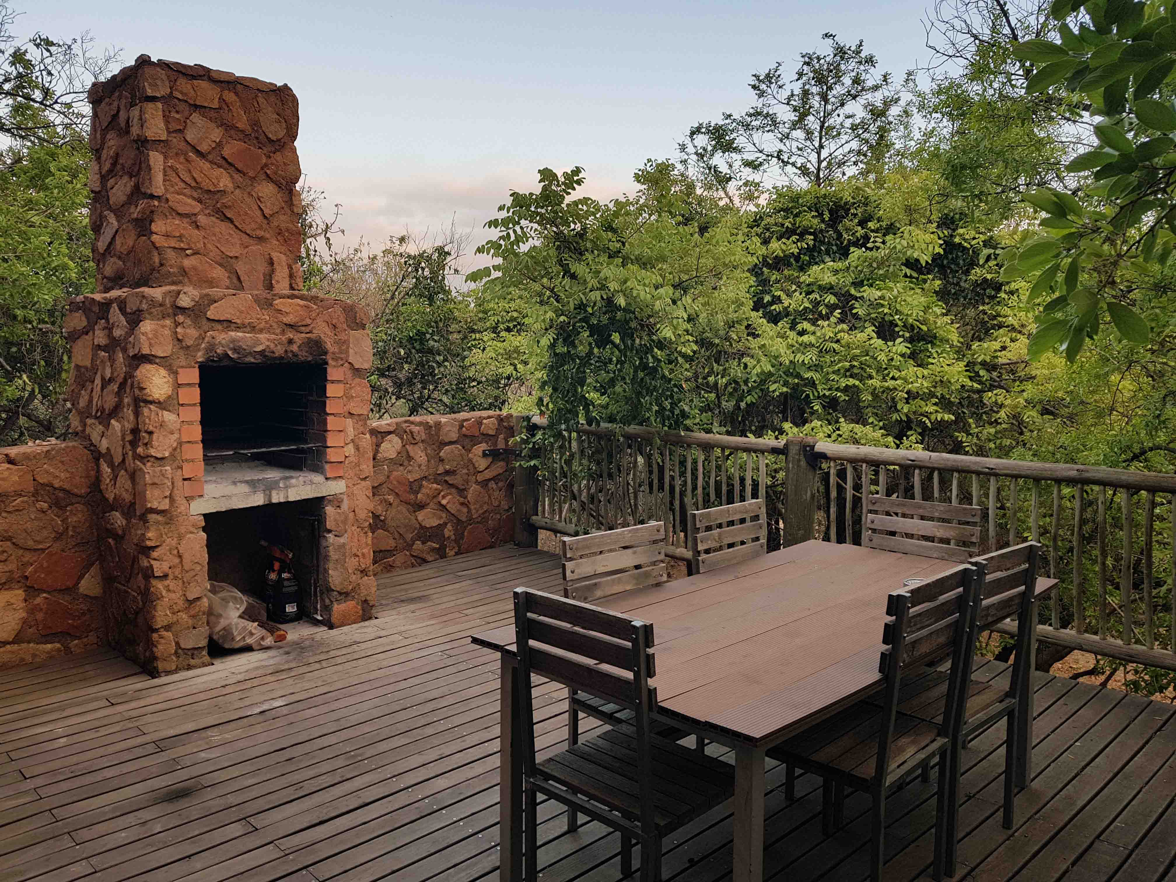 Milorho Lodge cottage braai area