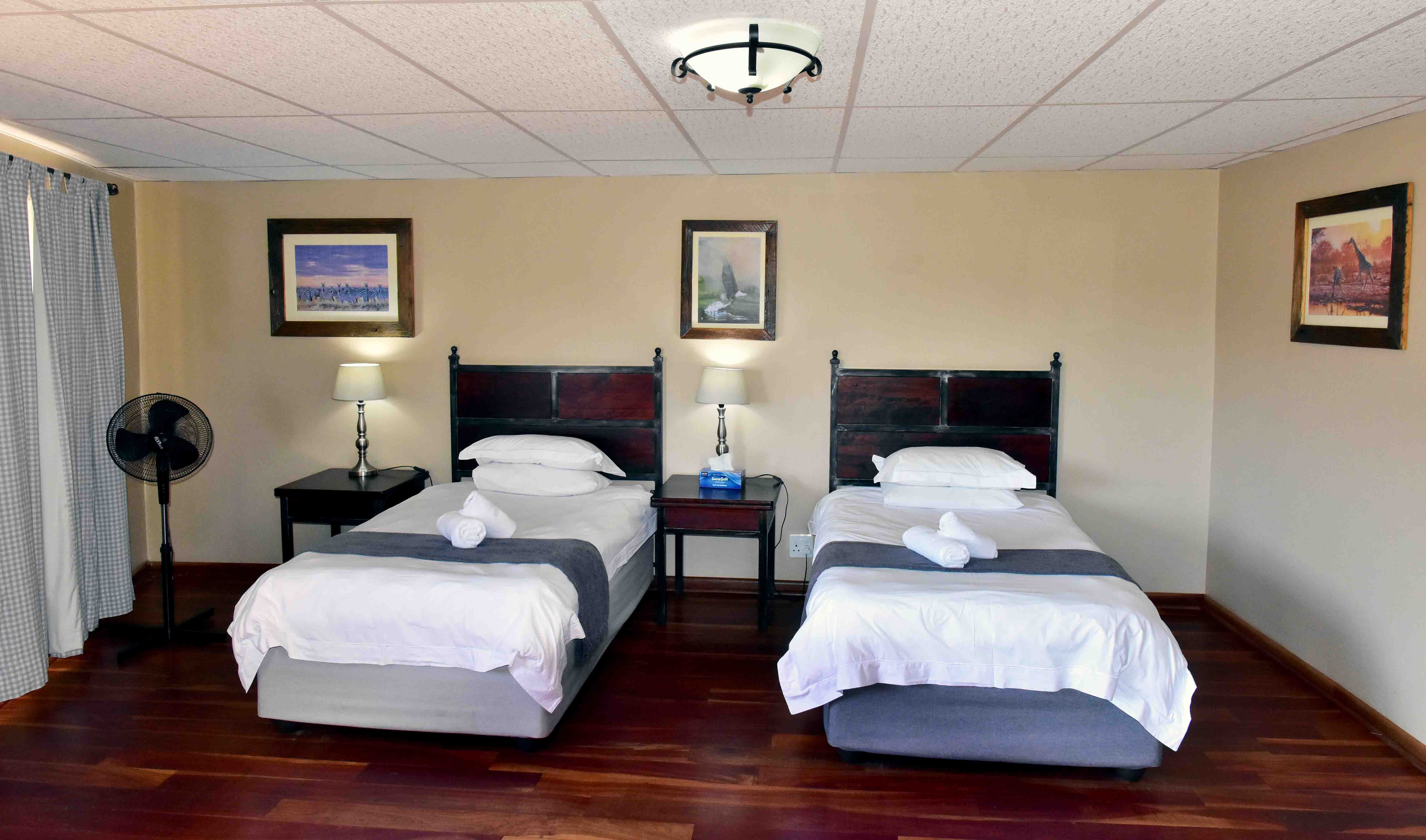 Milorho Lodge cottage bedroom