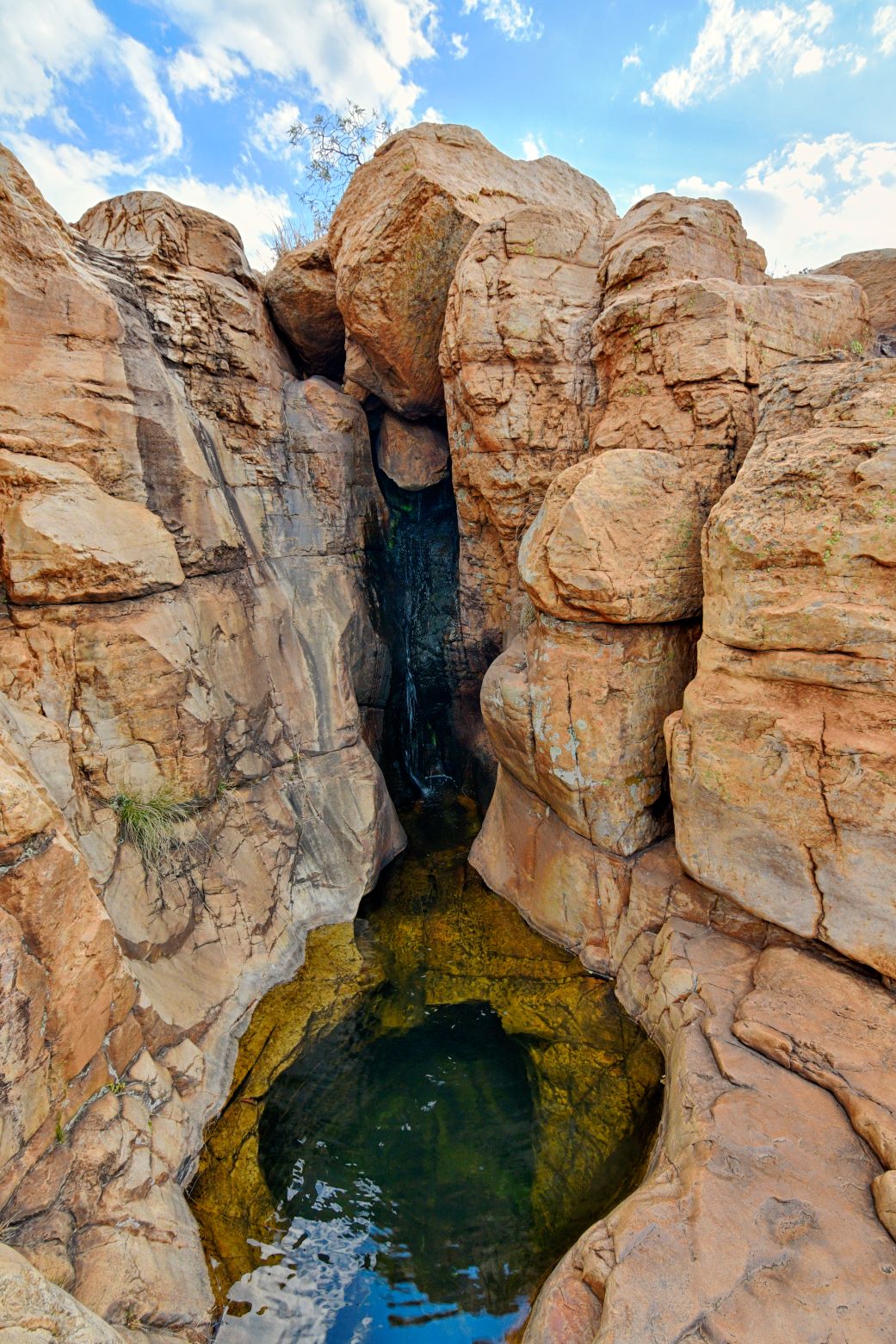 Milorho Lodge gorge rock pool