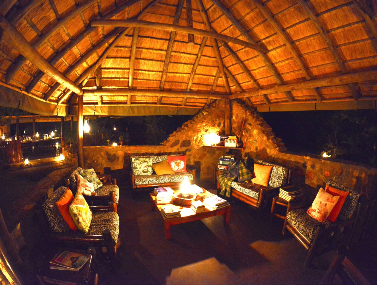 Mosetlha lounge at night