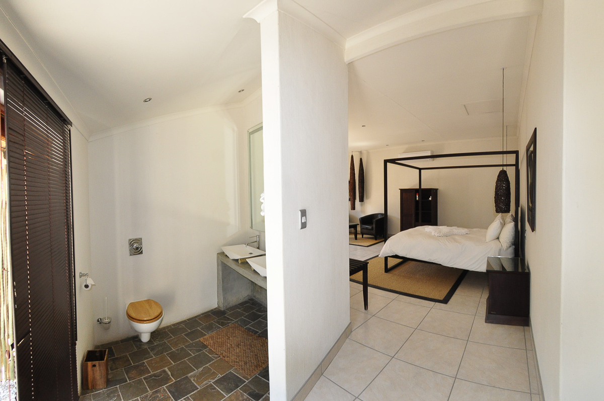 Namutoni bush chalet bathroom