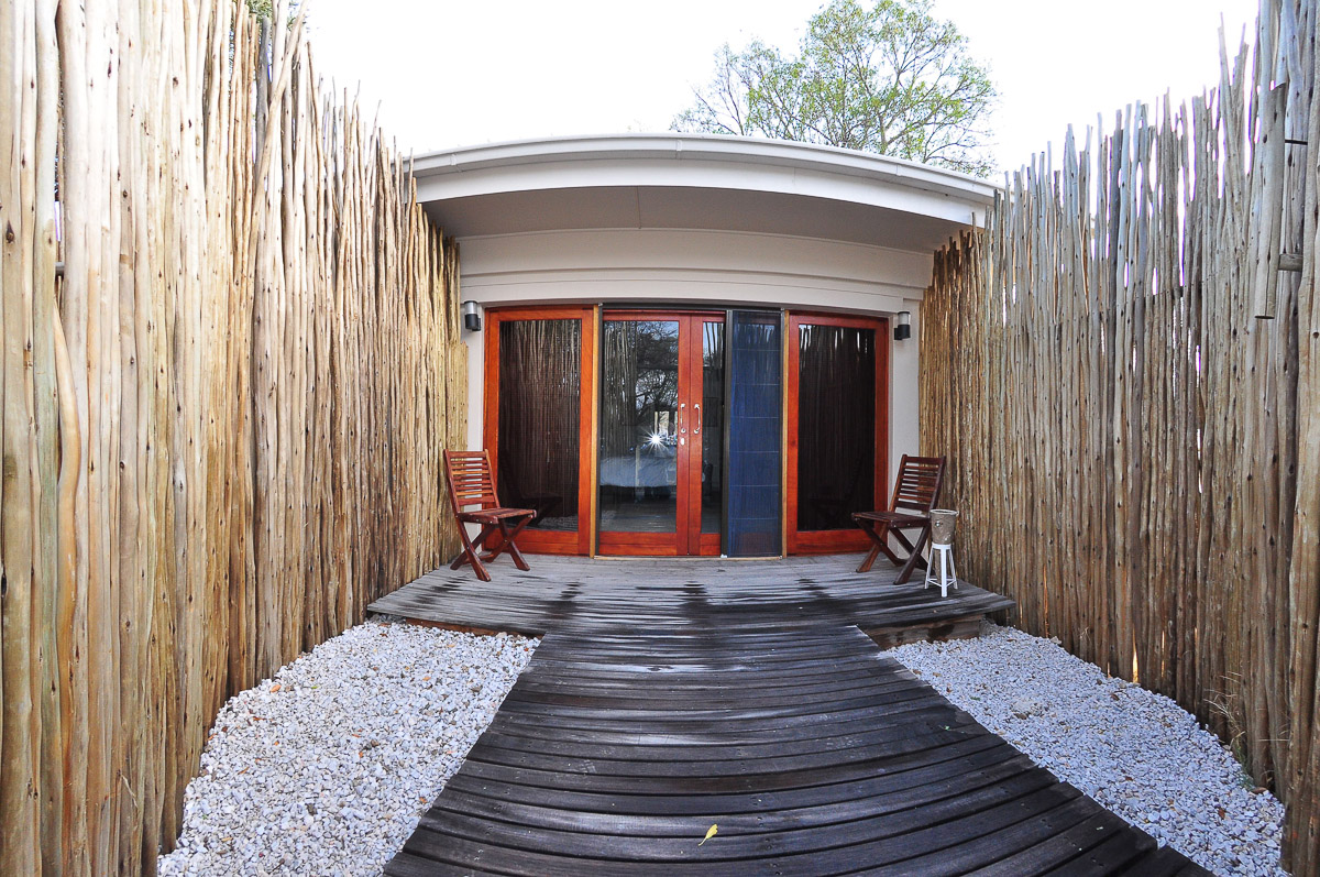The outside area of the double rooms at Namutoni camp