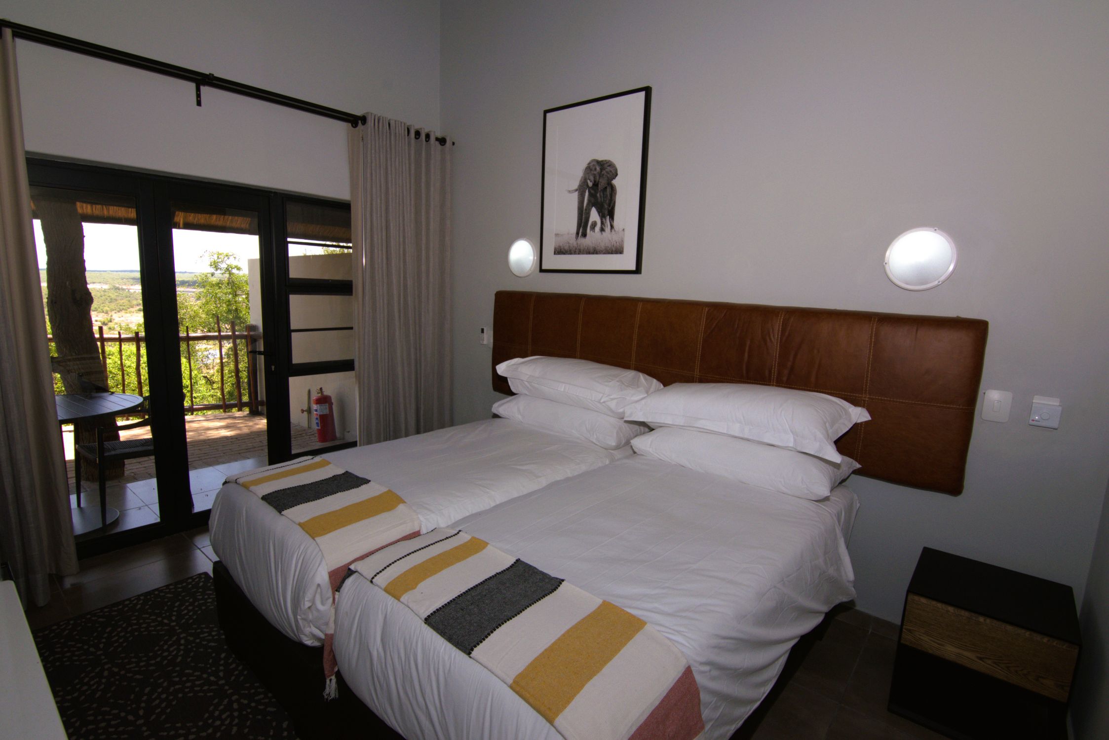 Nshawu Guest House bedroom at Olifants camp