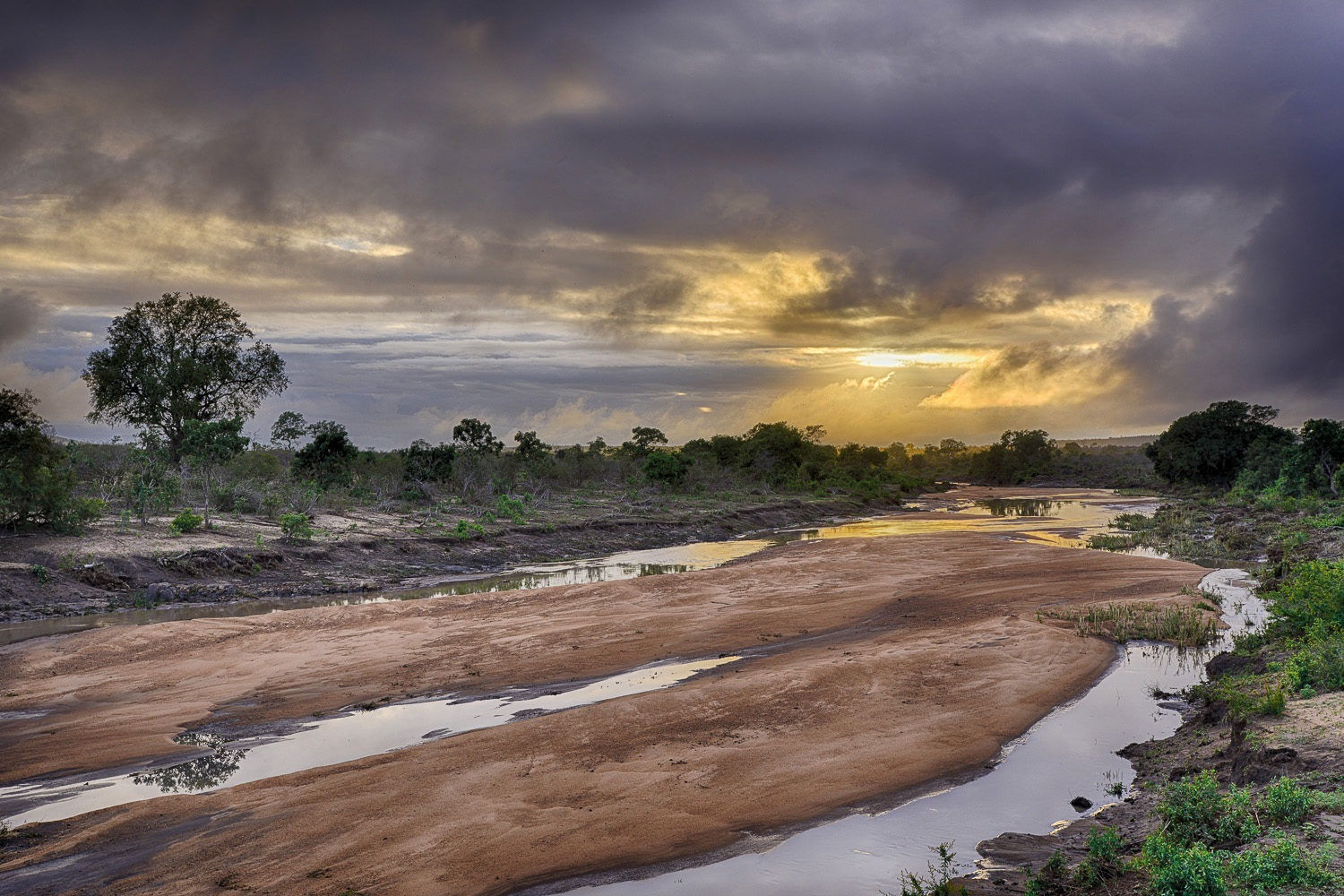Sunrise on the H1-2 Nwaswitsonto Bridge near Skukuza in the Kruger National Park