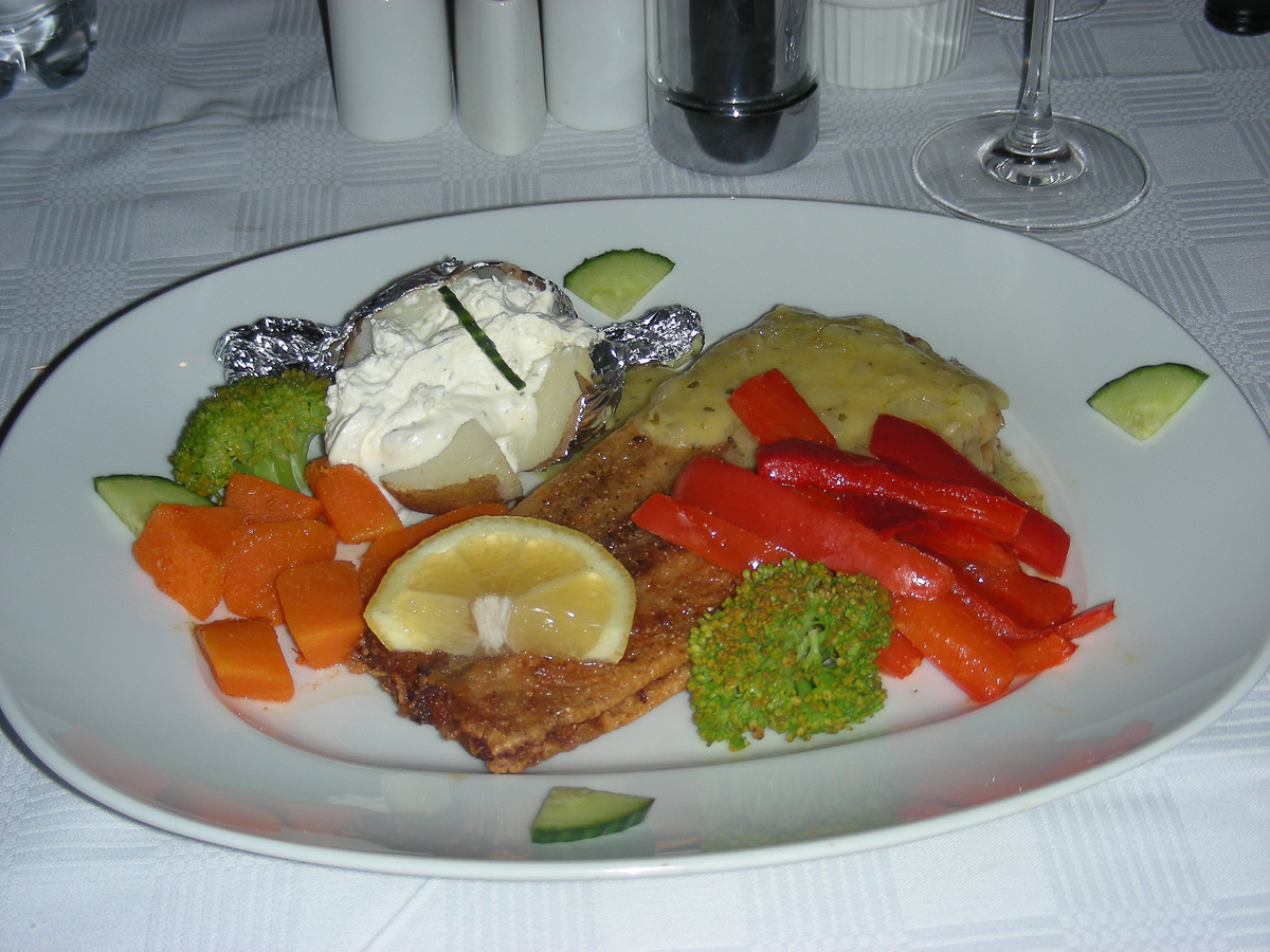 Dinner at Okaukuejo restaurant