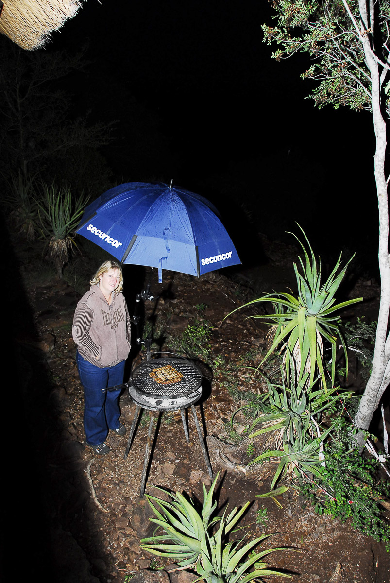 Olifants Jenny braaing in the rain