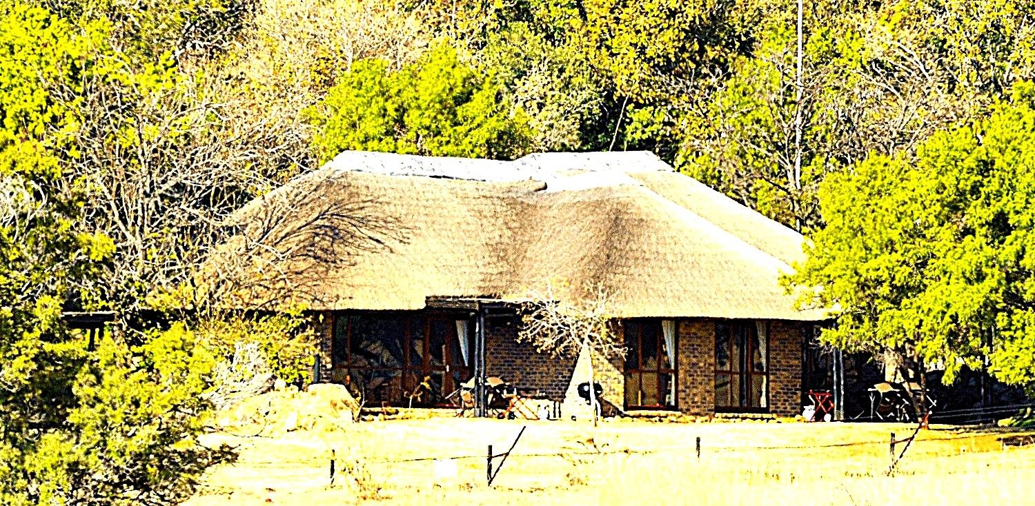 Bakubung outside view of the chalet