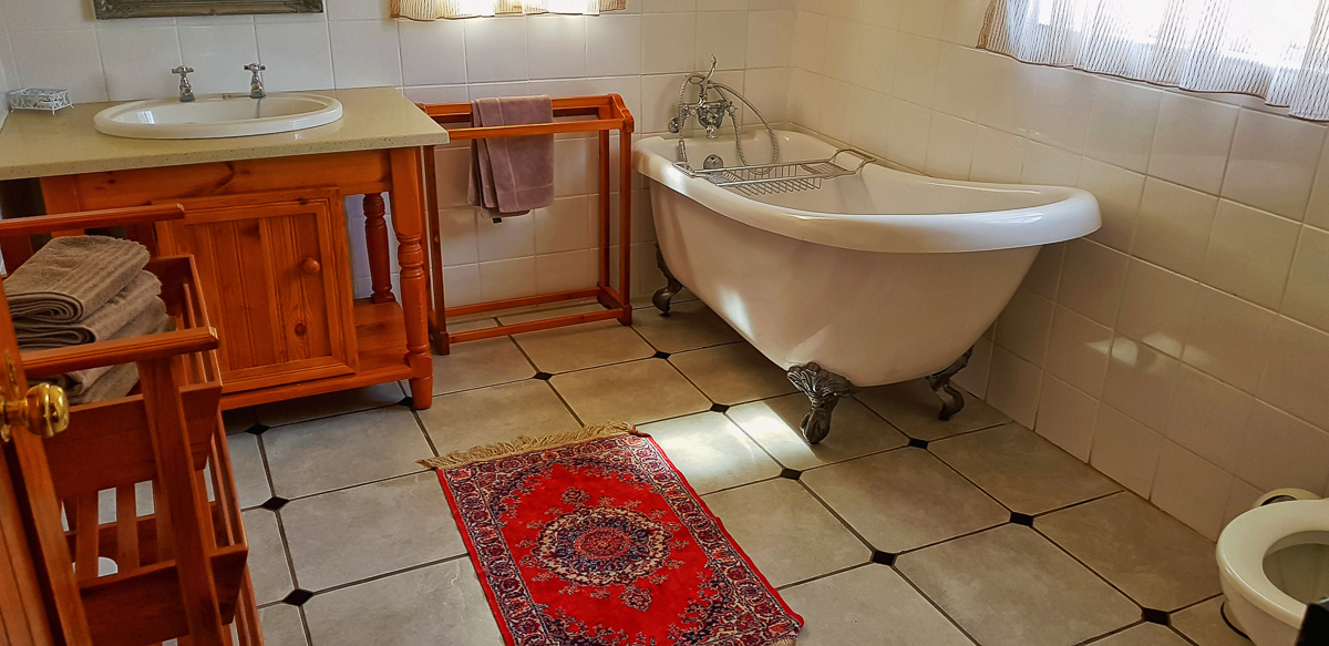 Punda Russell cottage bathroom