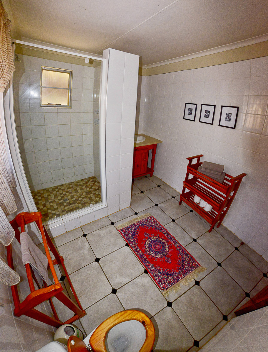 Punda Russell cottage bathroom with shower