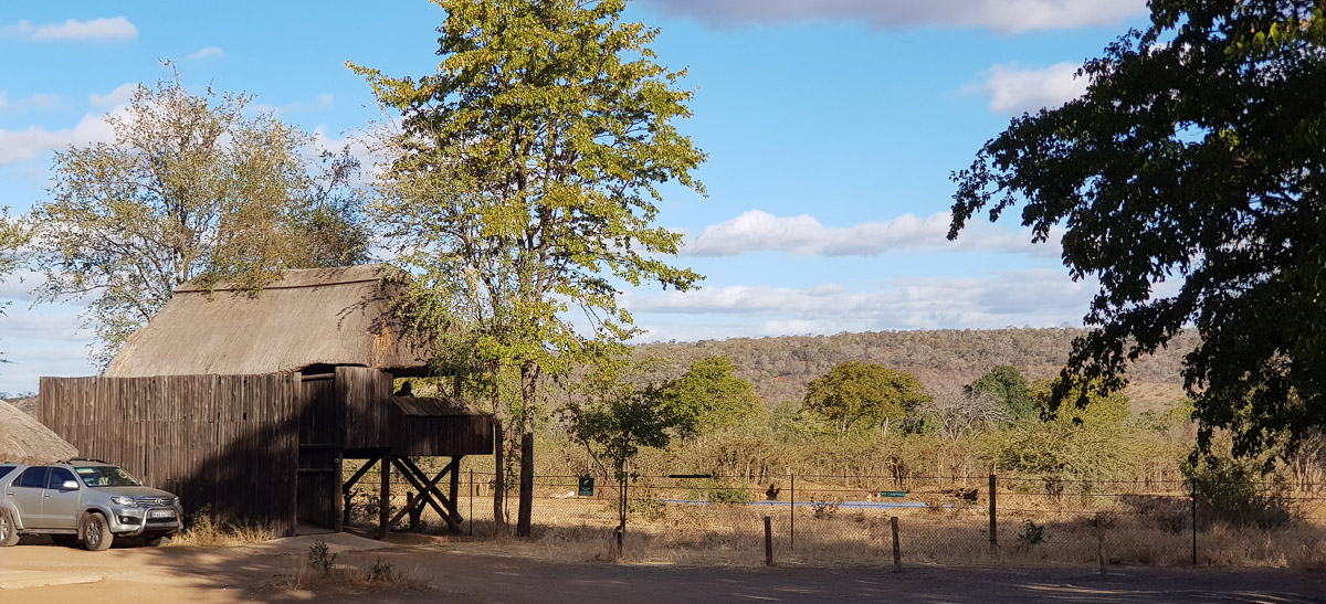 Punda hide and waterhole