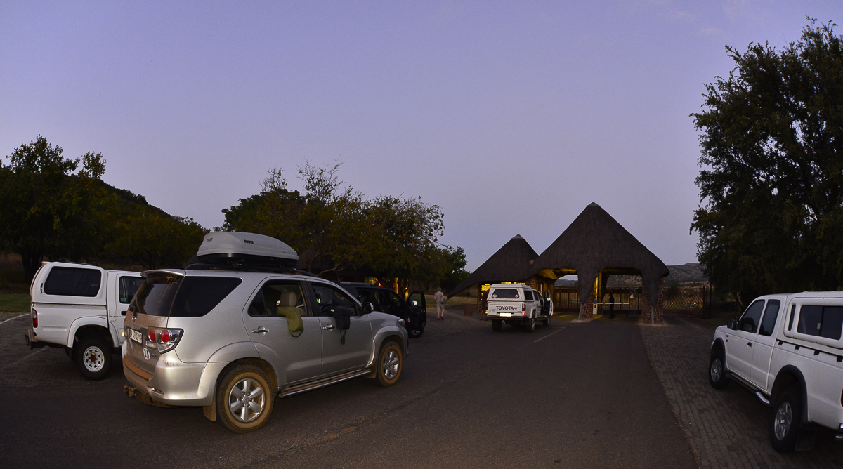 Queue at Manyane gate
