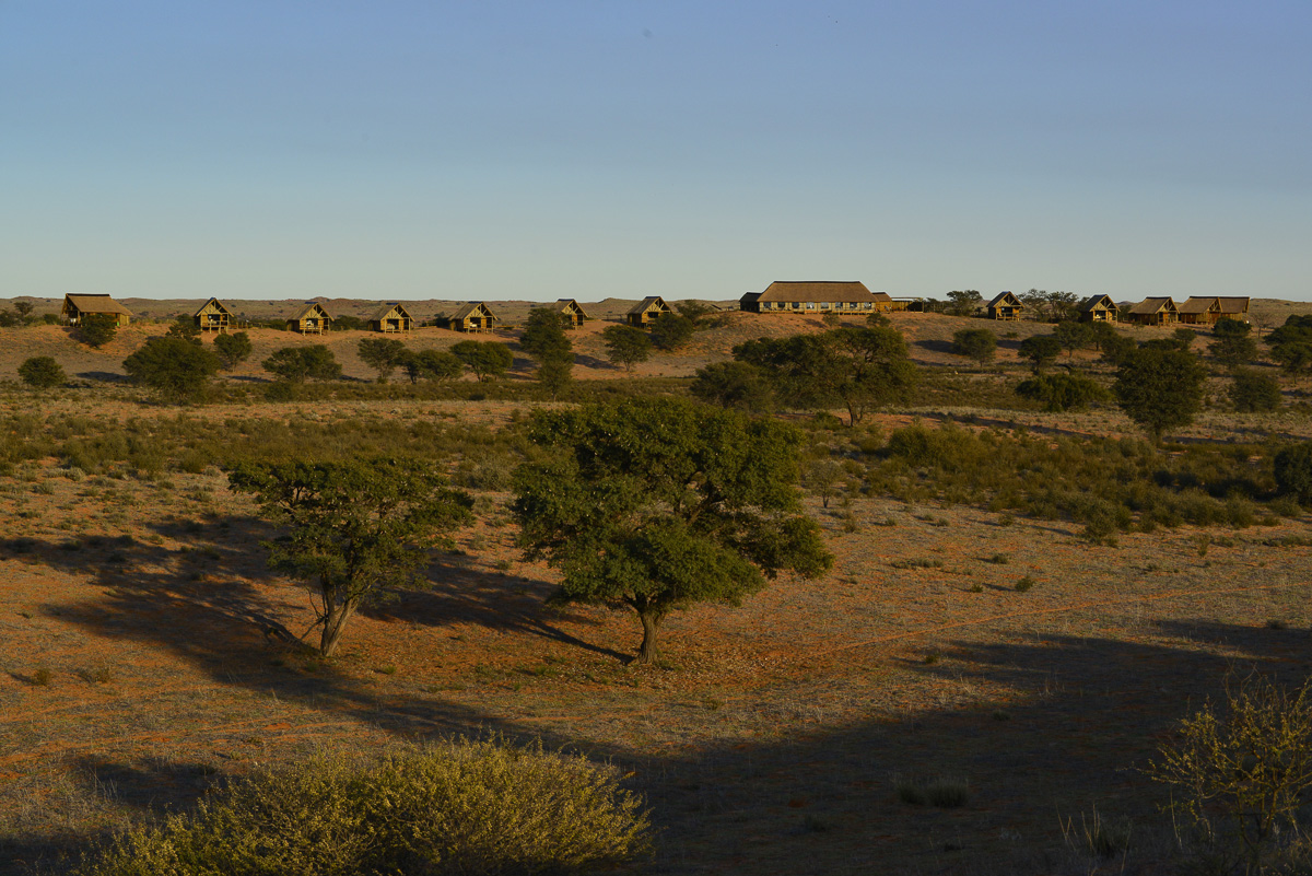 Rooiputs Luxury Lodge perched on a red sand dune