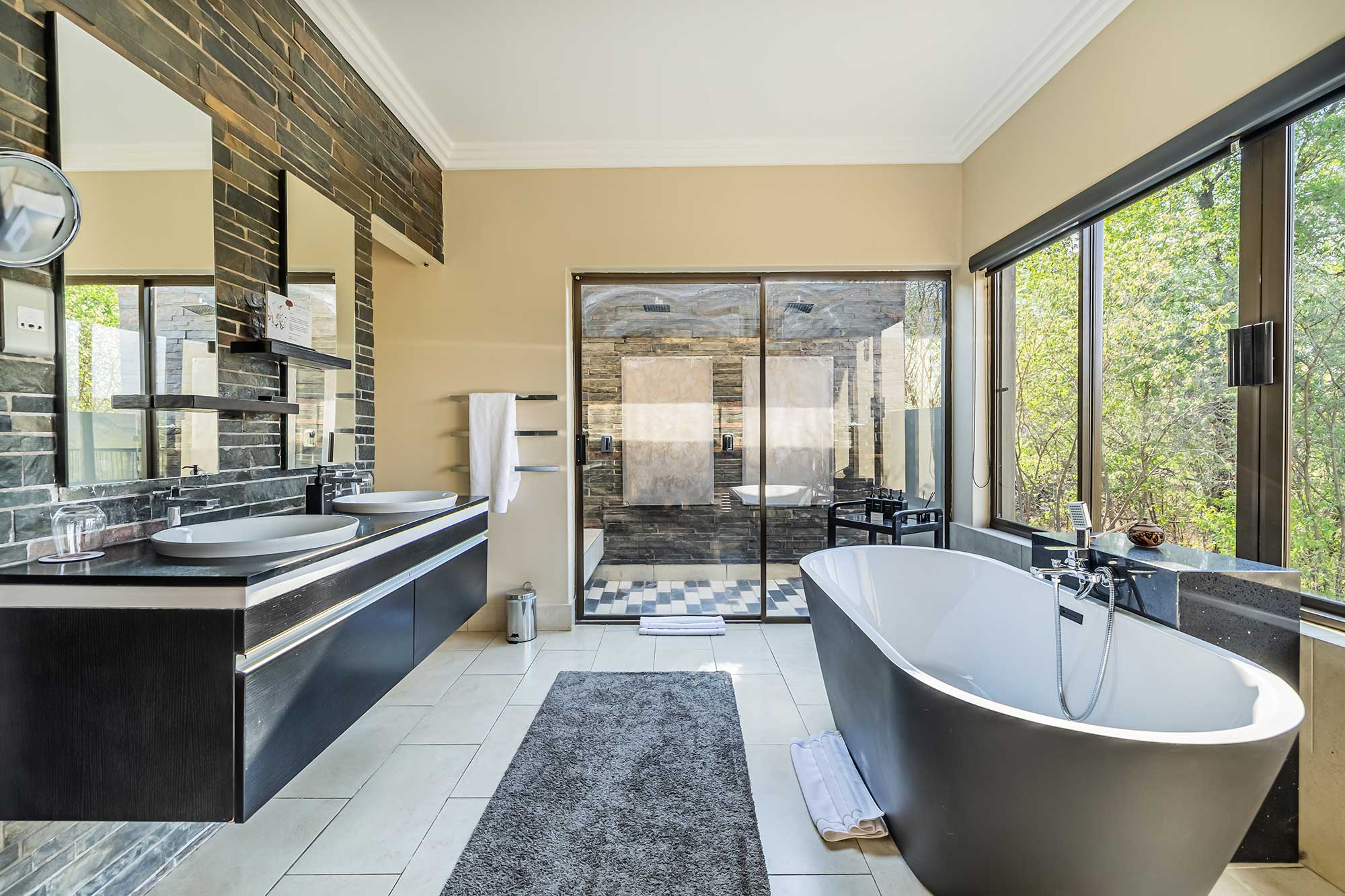 Executive suite bathroom at Shepherds Tree Game Lodge