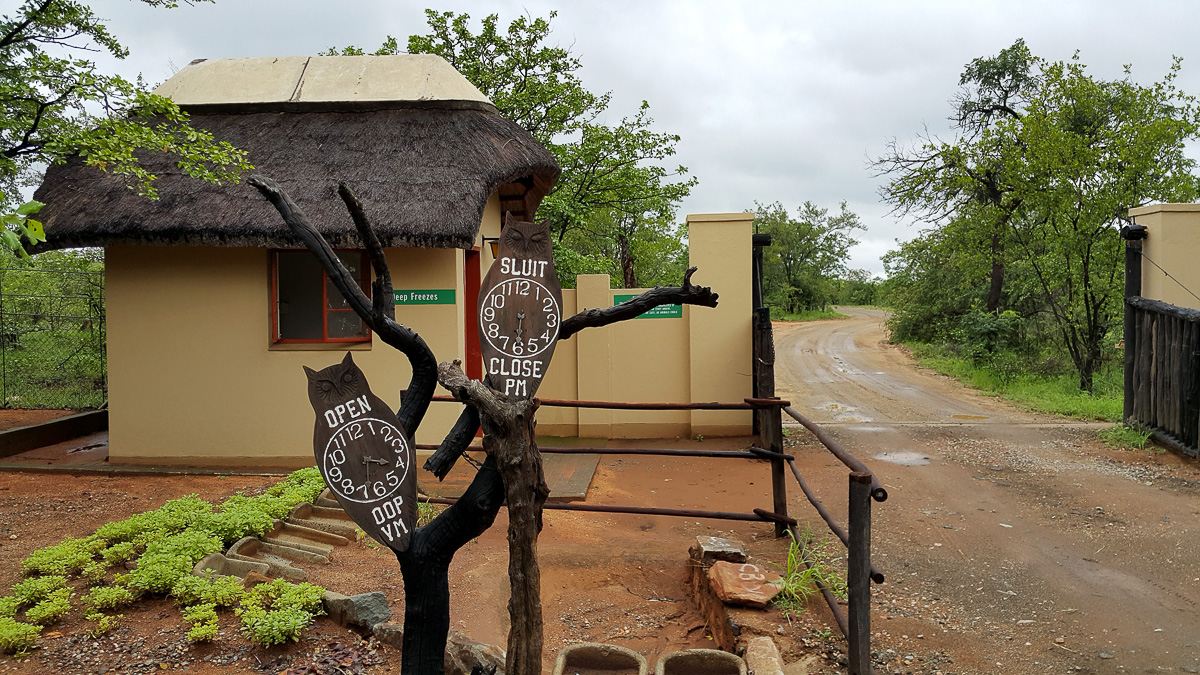 Shimuwini Bushveld camp gate