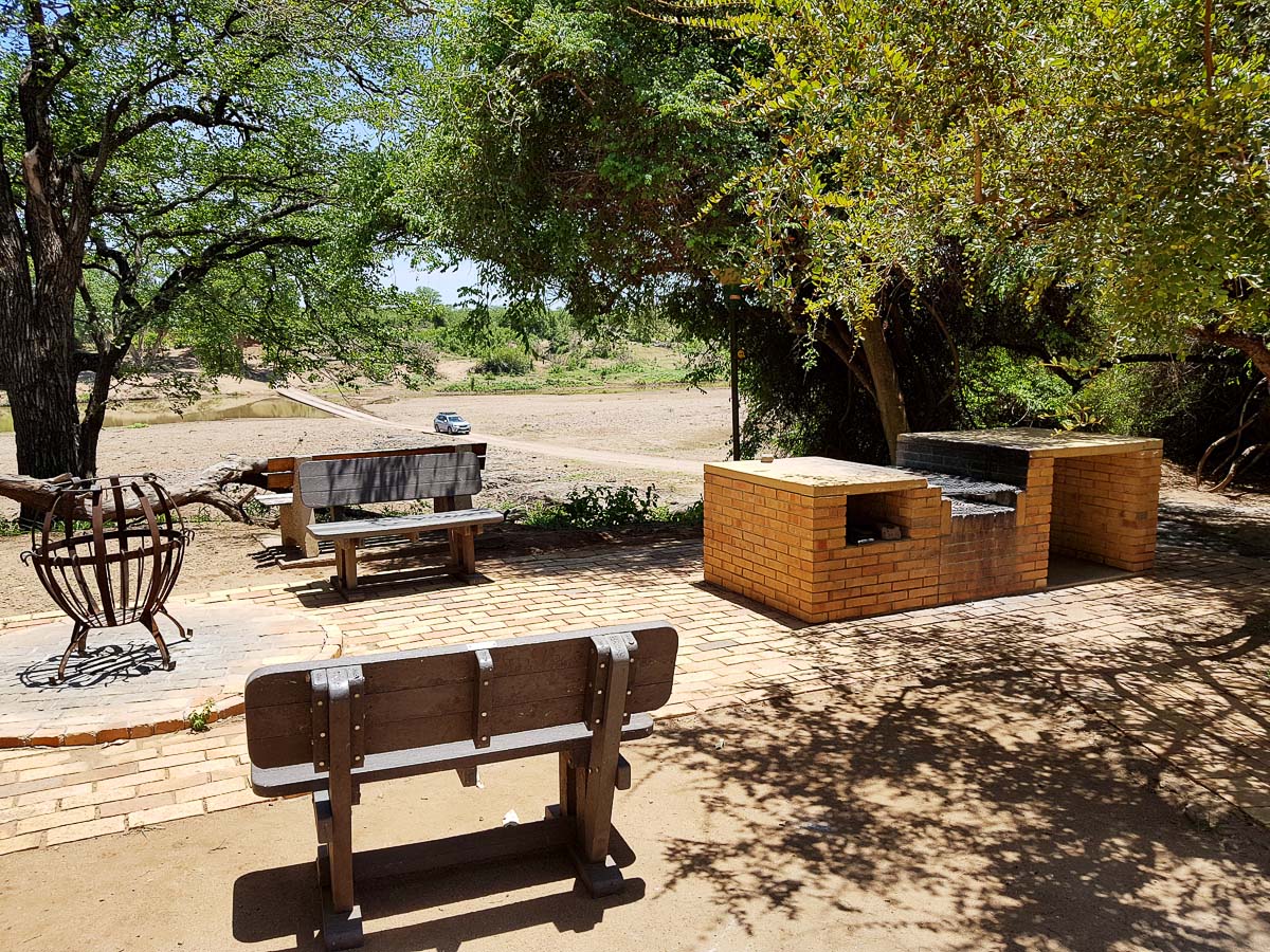 Rentmeester Guest House view and braai in Shingwedzi camp