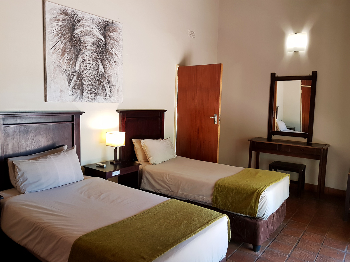 Rentmeester Guest House Elephant bedroom in Shingwedzi