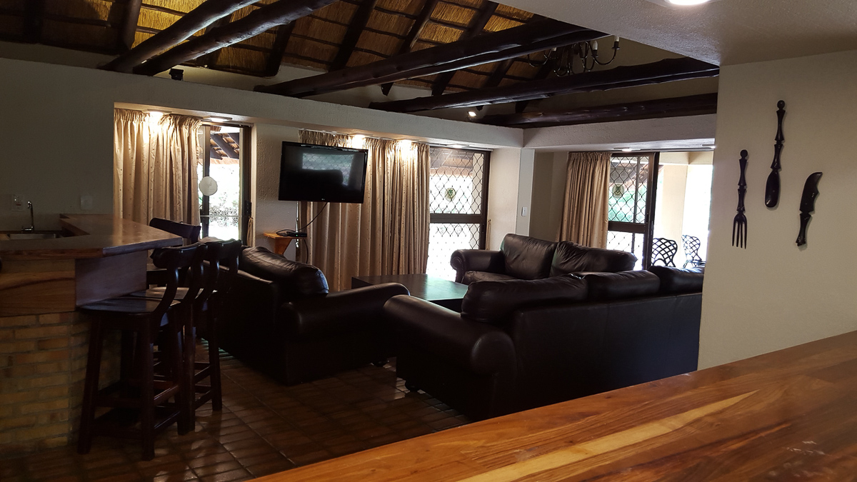 Skukuza Guest house lounge and bar area