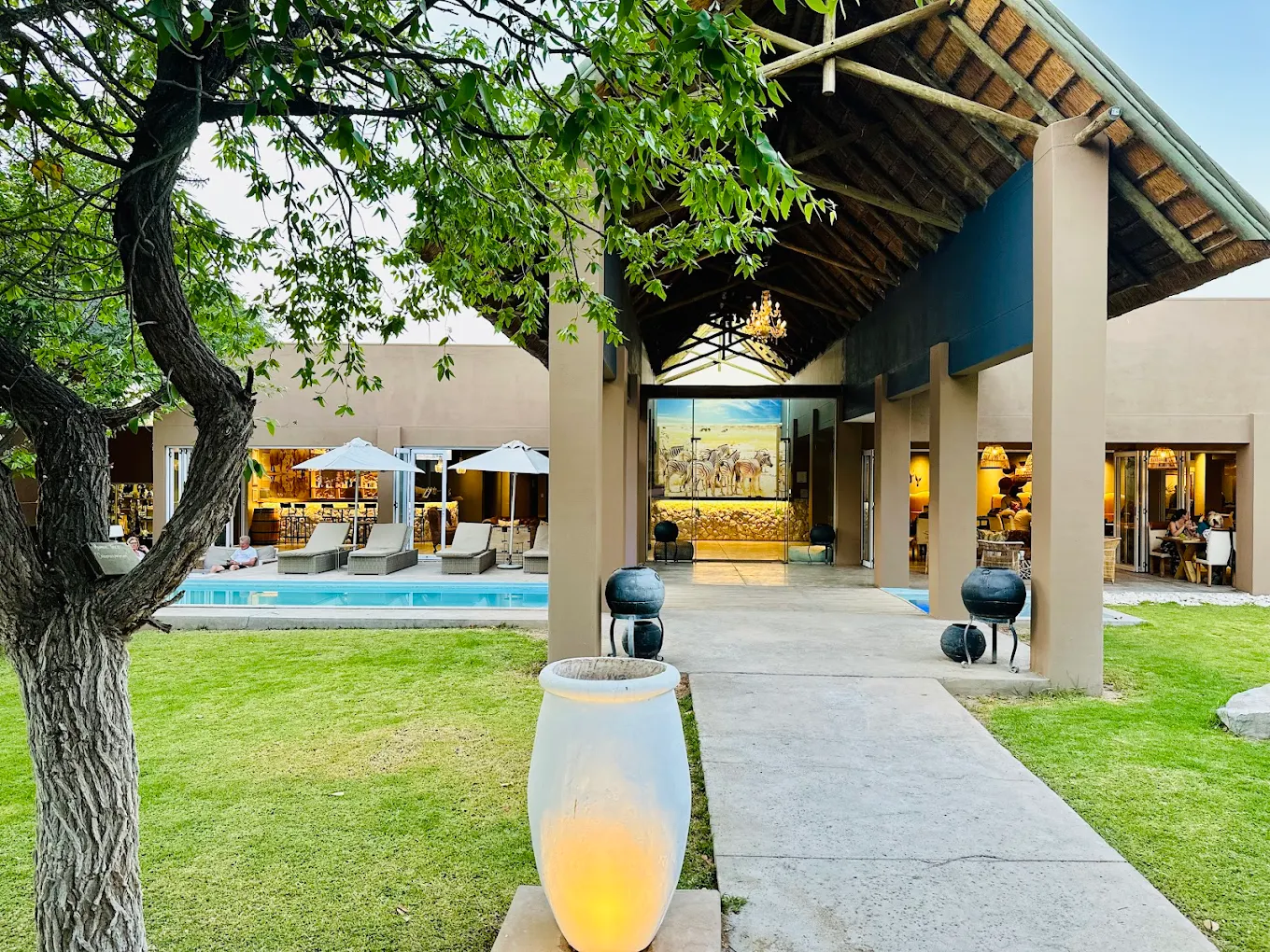 Toshari Lodge walkway to lodge entrance