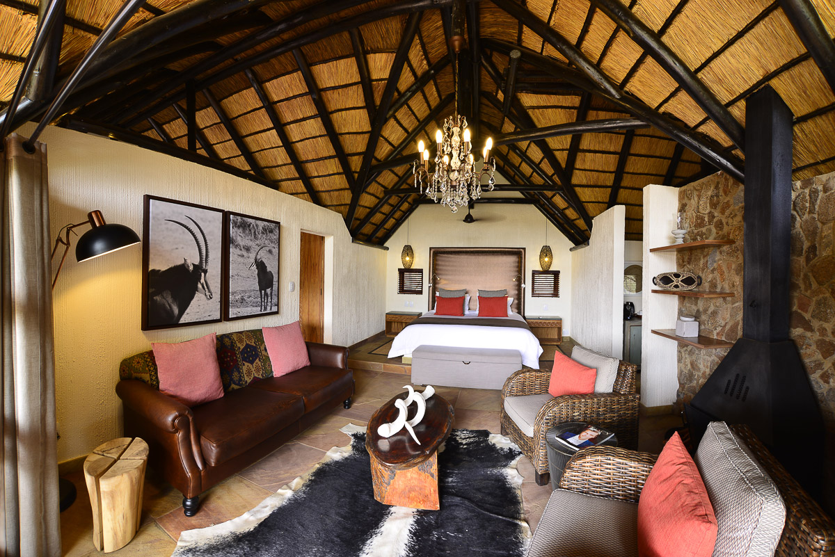 Tshukudu Lounge and bed