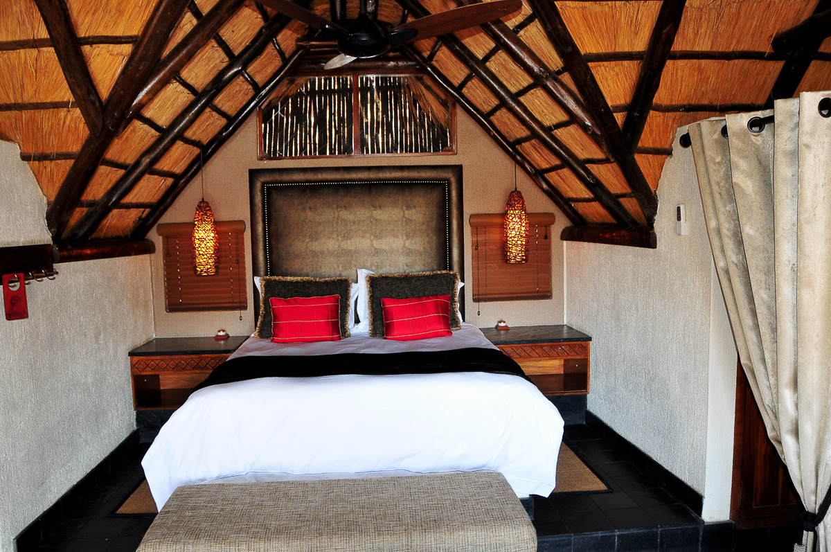 Tshukudu luxury chalet bedroom