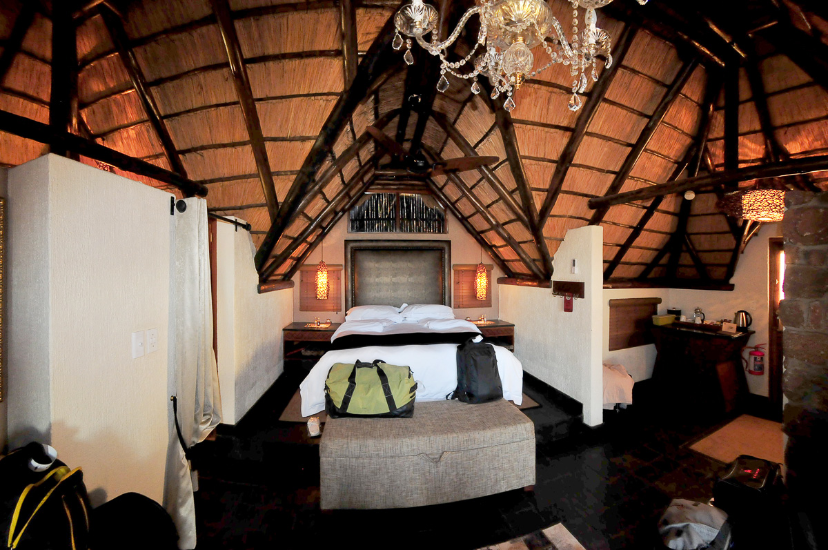 Tshukudu bedroom with tea and coffee station