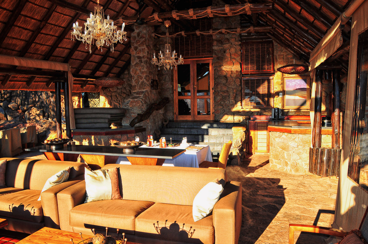 Tshukudu main area with bar