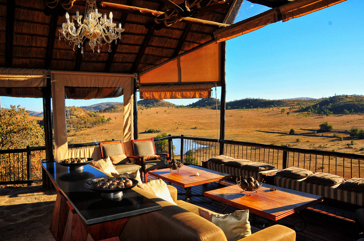Tshukudu outdoor lounge