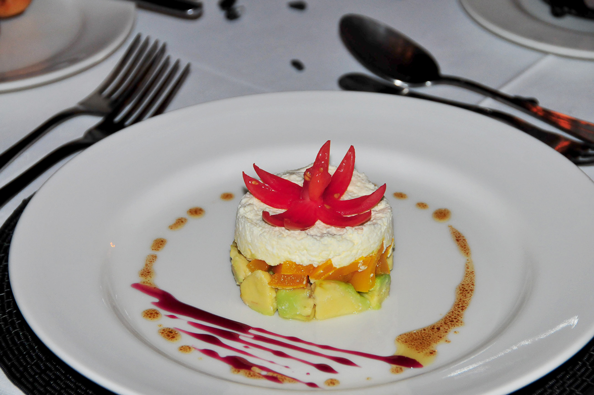 Starter of Avo and cheese at Tshukudu Lodge