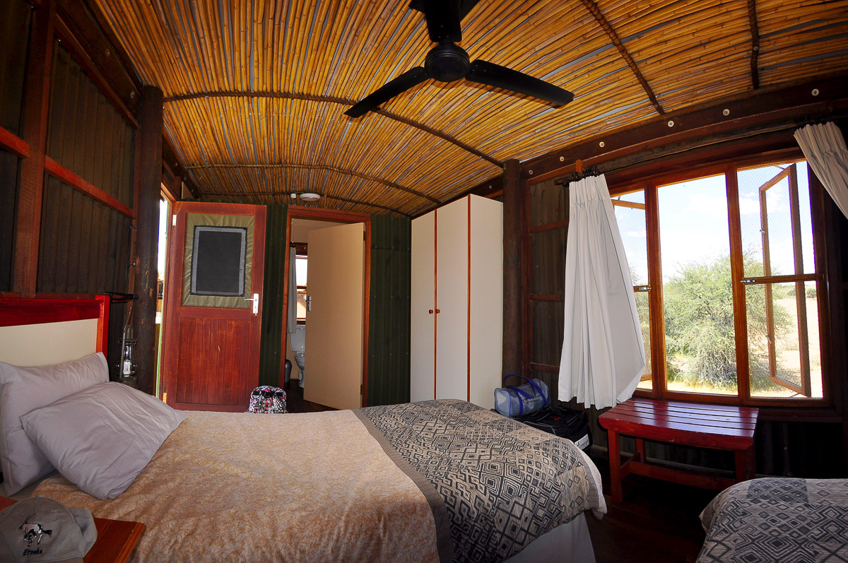 Bedroom and bathroom at Urikaruus