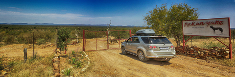 Entrance gate to Makanyane Safari Lodge in Madikwe