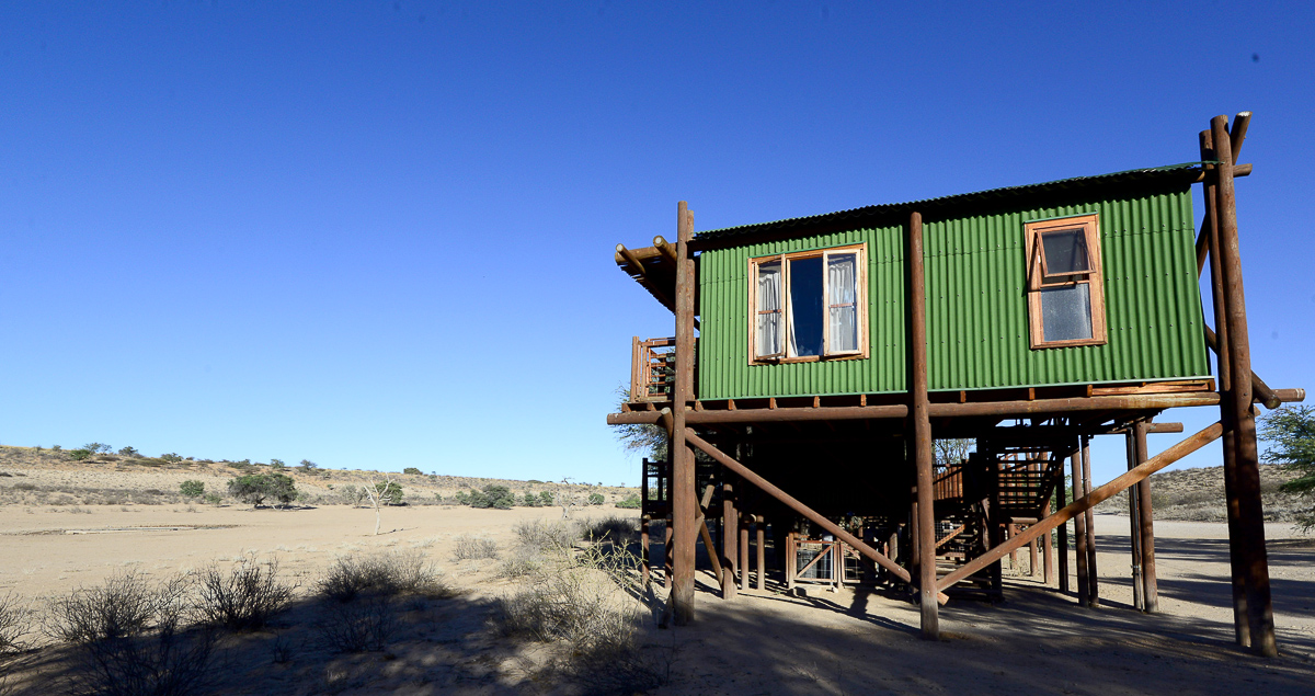 the side view of the end cabin at Urikaruus