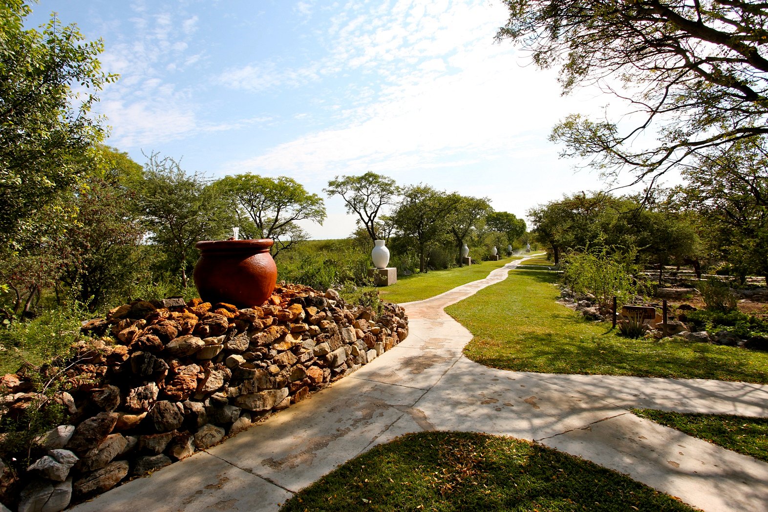 Toshari Lodge walkway to beautiful gardens