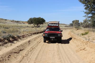 The road is improving near the end towards Boksputs. Only problem - what if traffic approaches from ahead as the side ridges are high at times.