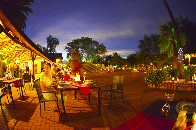 Kalahari Anib Lodge - dinnertime
