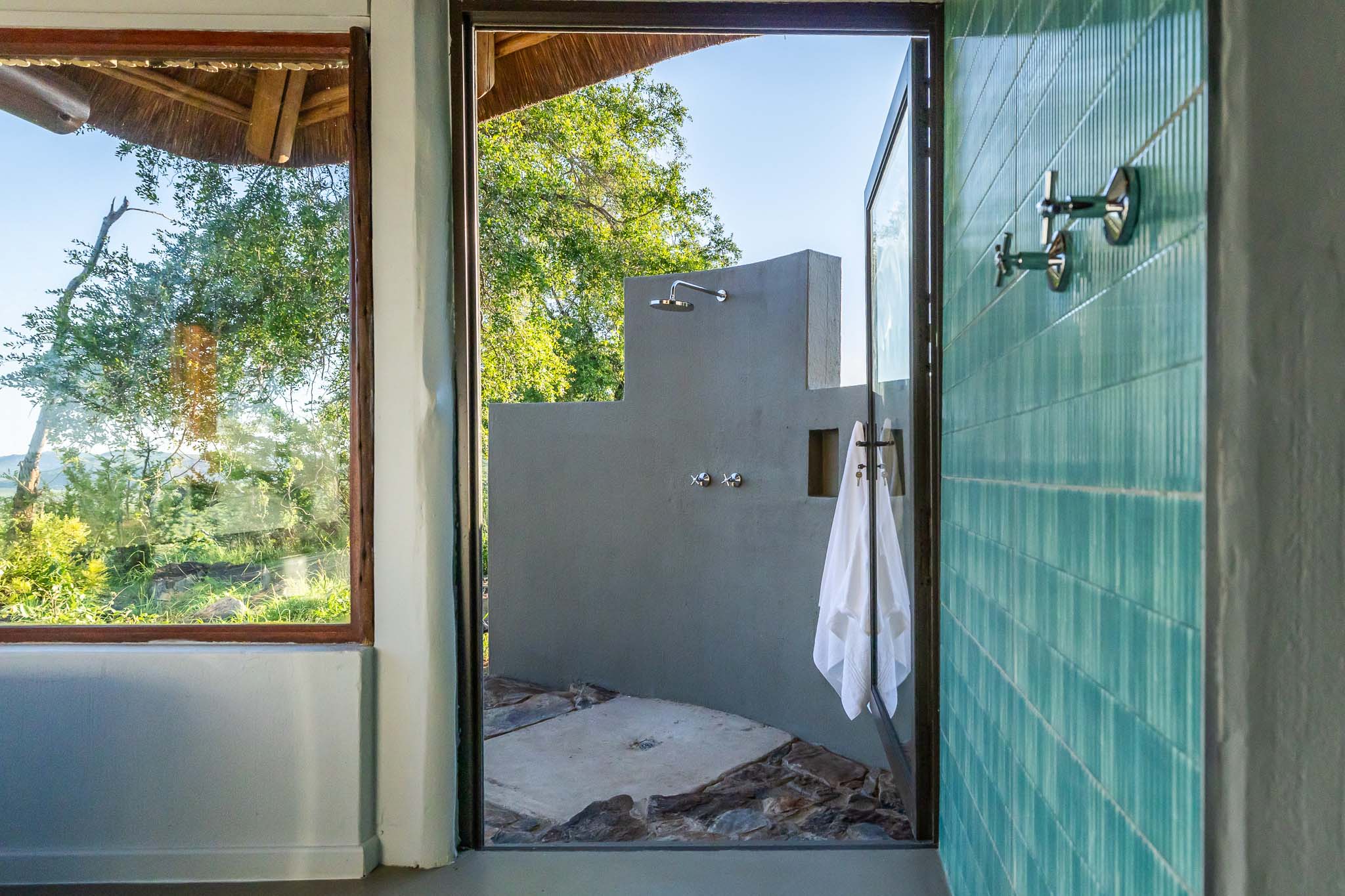 Buffalo Ridge Lodges indoor and outdoor shower