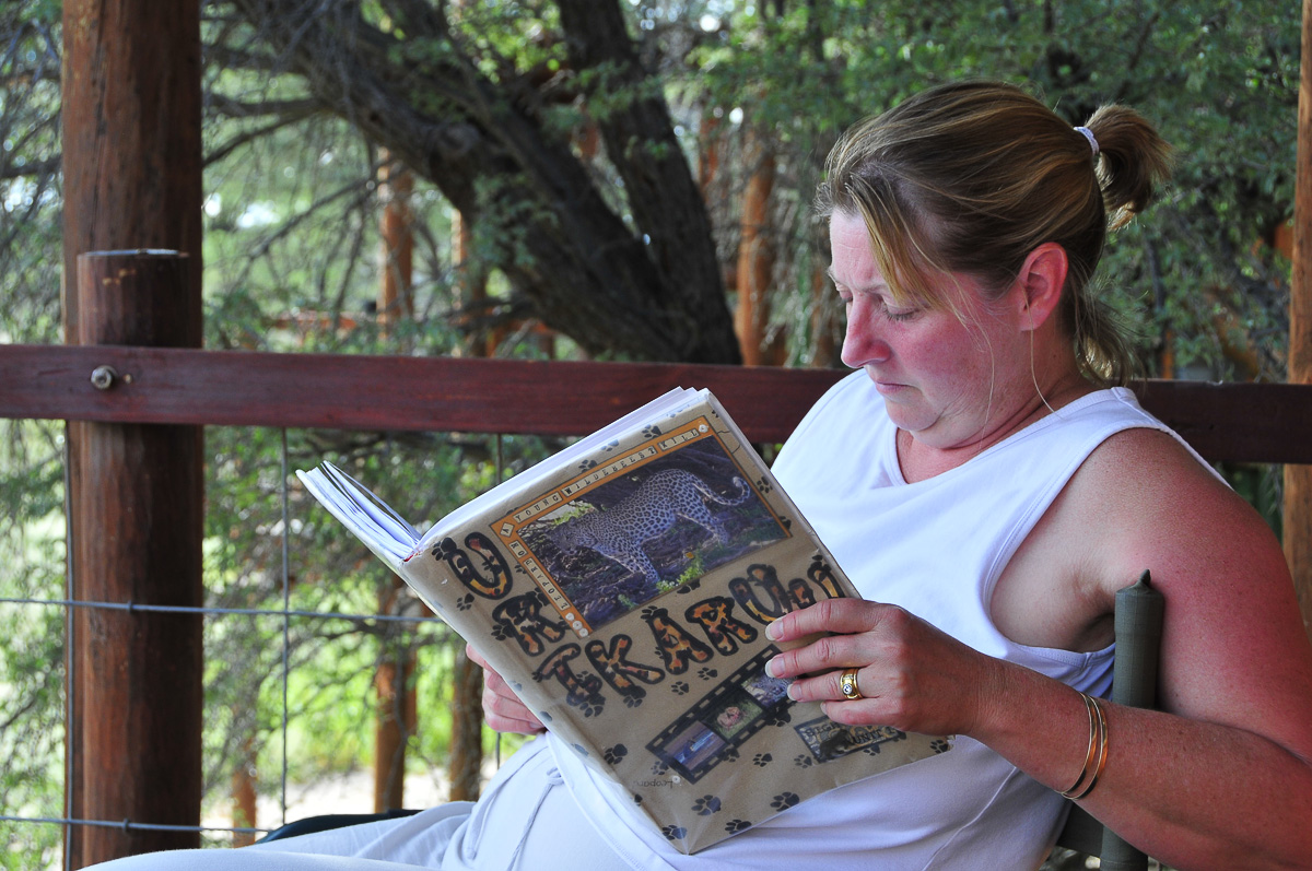 Jenny reading the Urikaruus guest book
