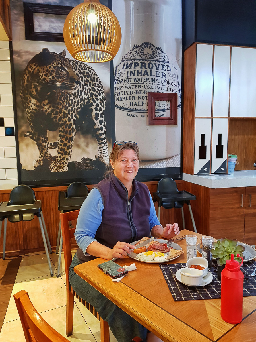 Breakfast in Satara Restaurant